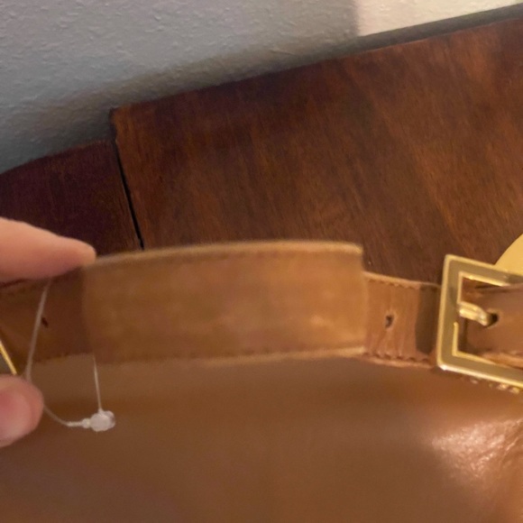 Fendi Tan Leather Shoulder Bag with Slouchy Design - Picture 7 of 11